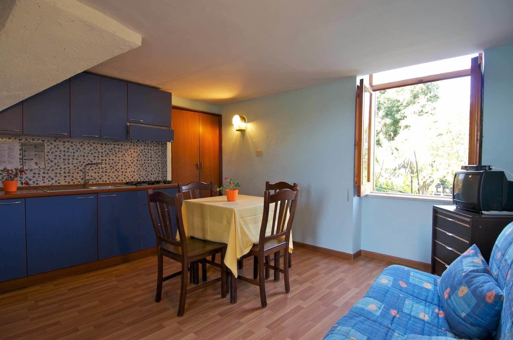 Freedom Holiday Residence Massa Lubrense Zimmer foto